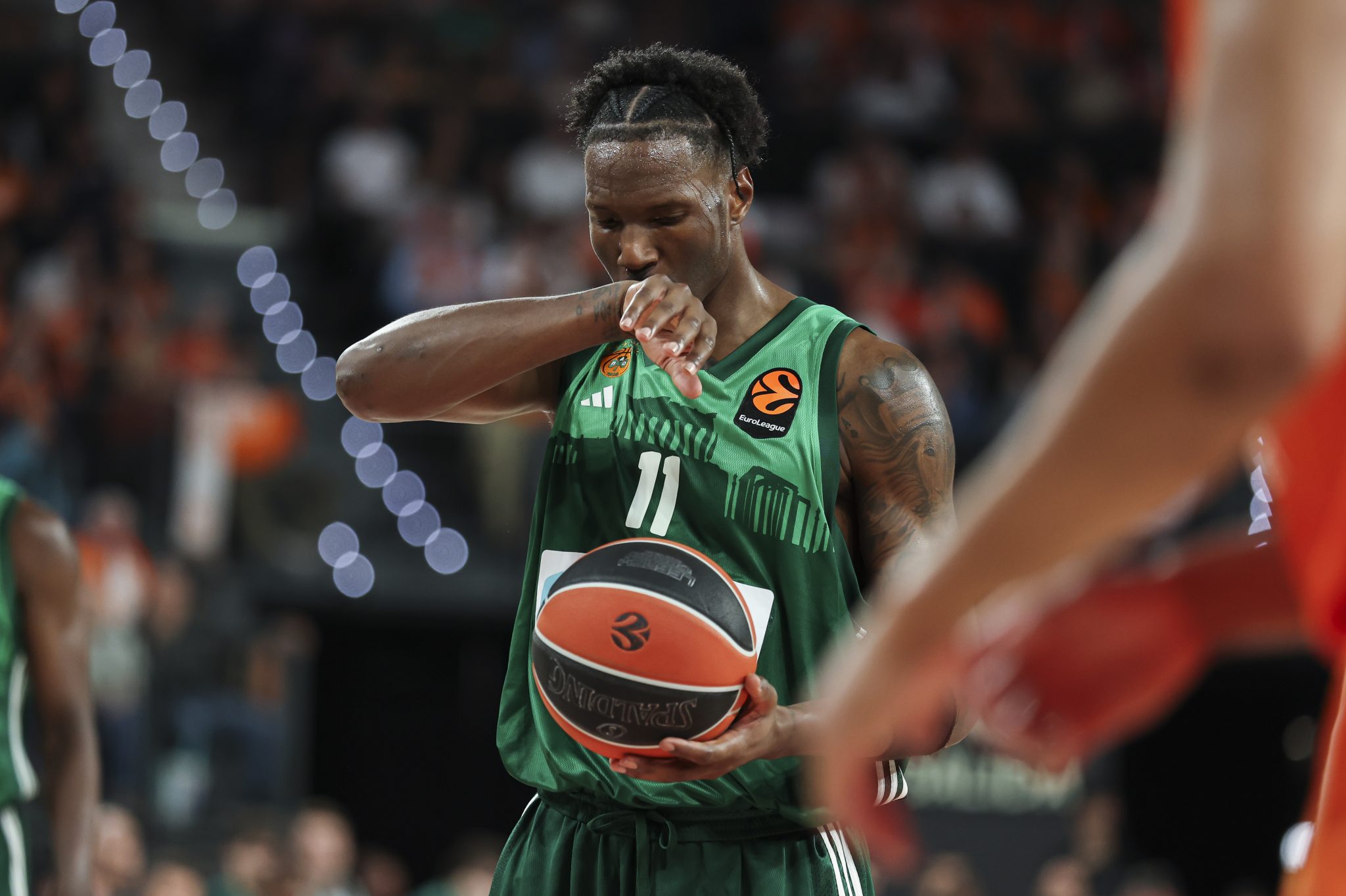 Το buzzer beater του Χέις-Ντέιβις που ξέρανε τη Βαλένθια (vid)