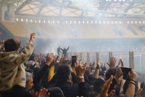 Κοσμοσυρροή οπαδών στην τελευταία προπόνηση της ΑΕΚ πριν το ντέρμπι με τον Παναθηναϊκό (pics)