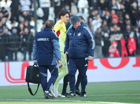 Το πρησμένο πόδι του Τζολάκη στα αποδυτήρια της Τούμπας (pic)
