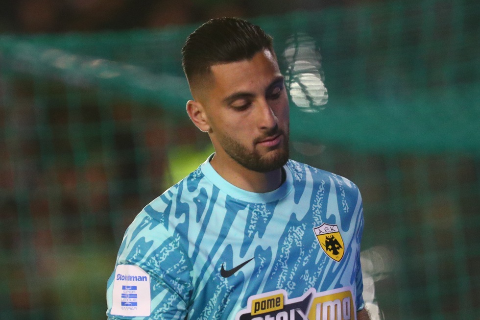 AEK: Ανησυχία με Στρακόσα – Έπαιξε με ενοχλήσεις απέναντι στον Παναθηναϊκό