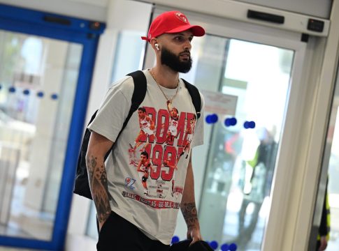 Το μπλουζάκι… γέφυρα στο παρελθόν του Φουρνιέ με Ρίβερς και Σιγάλα (pics)