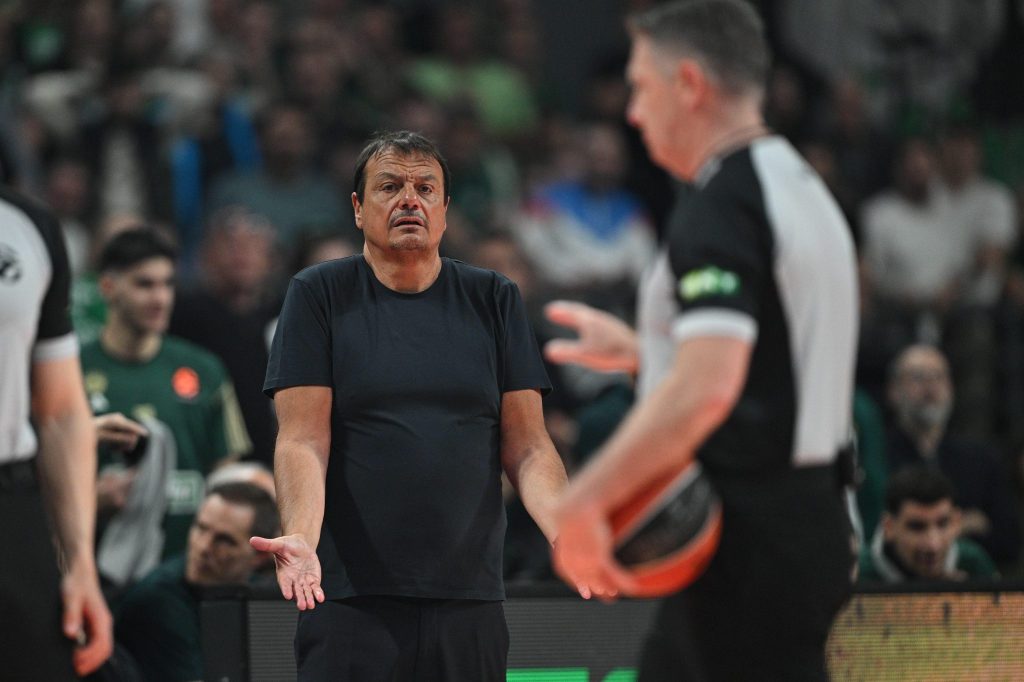 Ο Αταμάν τα έβαλε με τους διαιτητές αλλά ποιος θα του πει ότι με 5 παίκτες δεν…