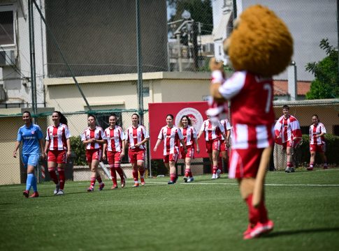Live η απονομή του πρωταθλήματος στον Ολυμπιακό
