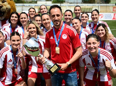 Φλέγγας στο «10»: «Πρωτάθλημα και άνοδος και του χρόνου – Ιδιαίτερη τιμή που ανέλαβα τον Ολυμπιακό»