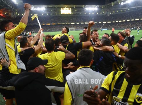 Δείτε γκολ και highlights από τα παιχνίδια της Super League σε πλέι οφ και πλέι άουτ (vids)