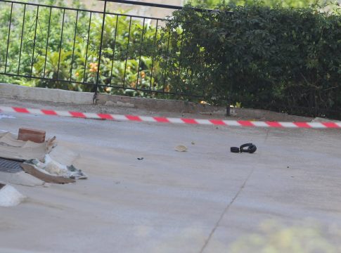 Ηλιούπολη: «Μαμά και μπαμπά, δεν θέλω πια να ζω» – Σοκάρει το σημείωμα που άφησε πίσω της η μία 17χρονη
