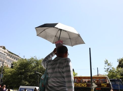 Θερμότερα τα καλοκαιρία στην Ελλάδα – Ειδικοί αναλύουν τα δεδομένα και προειδοποιούν