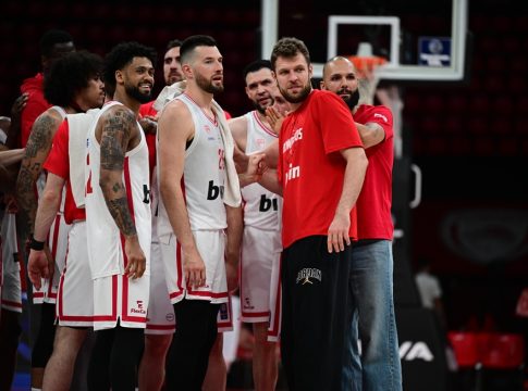 Ολυμπιακός: Η βράβευση της ομάδας Εφήβων και το θέαμα στο ΣΕΦ (vid)