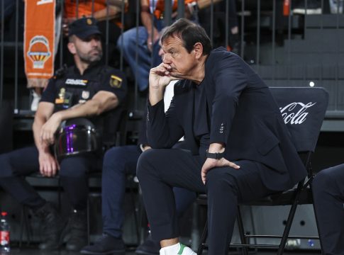 Αταμάν στο ημίχρονο: «Με τον Σορτς παίζαμε με 4 παίκτες στην επίθεση»