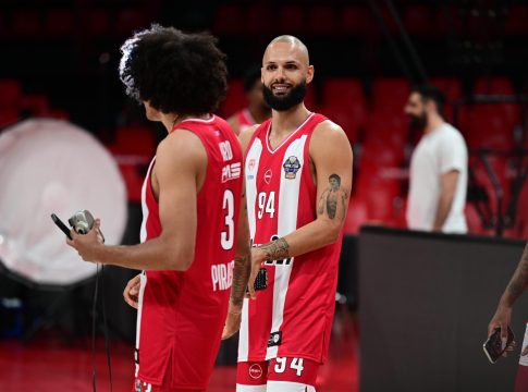 Το «πηγαδάκι» των παικτών του Ολυμπιακού και η συζήτηση για MVP (vid)