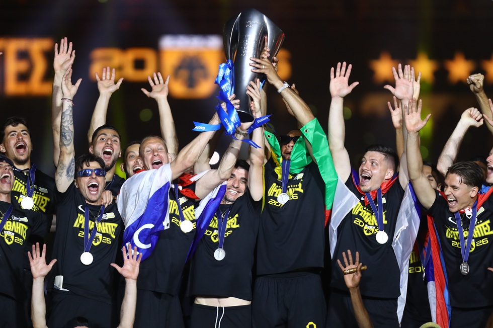 Η απονομή της φετινής Stoiximan Super League στην ΑΕΚ (pics, vids)