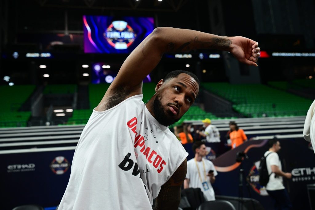 Το shoot around του Ολυμπιακού μέσα από το T-Center πριν από το μεγάλο παιχνίδι με τη Φενέρμπαχτσε (vids)