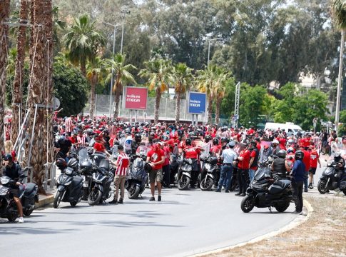 Η μηχανοκίνητη πορεία των οπαδών του Ολυμπιακού προς το T-Center