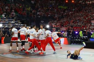 Xαμός στο «Telekom Center» στην είσοδο του Ολυμπιακού (vid)