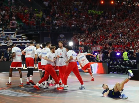 Xαμός στο «Telekom Center» στην είσοδο του Ολυμπιακού (vid)