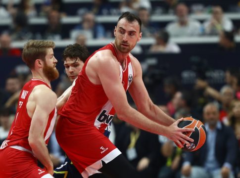 Κάρφωσε δυναμικά στο καλάθι της Φενέρ ο Μιλουτίνοφ (vid)