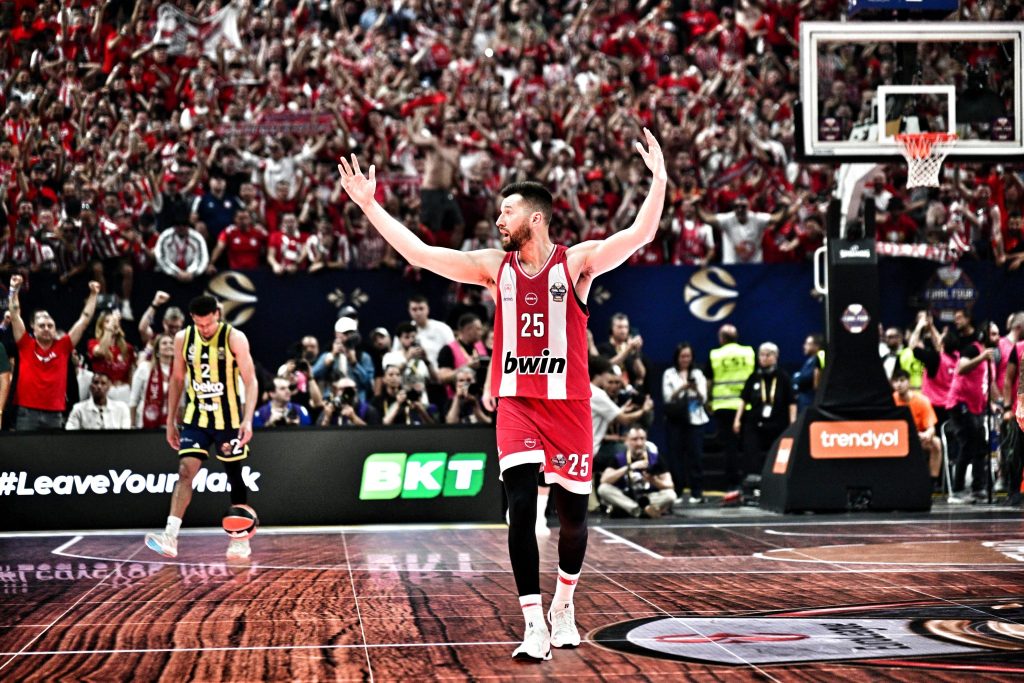 Υπόκλιση των ξένων ΜΜΕ για την εμφάνιση του Ολυμπιακού στον ημιτελικό με τη Φενέρ