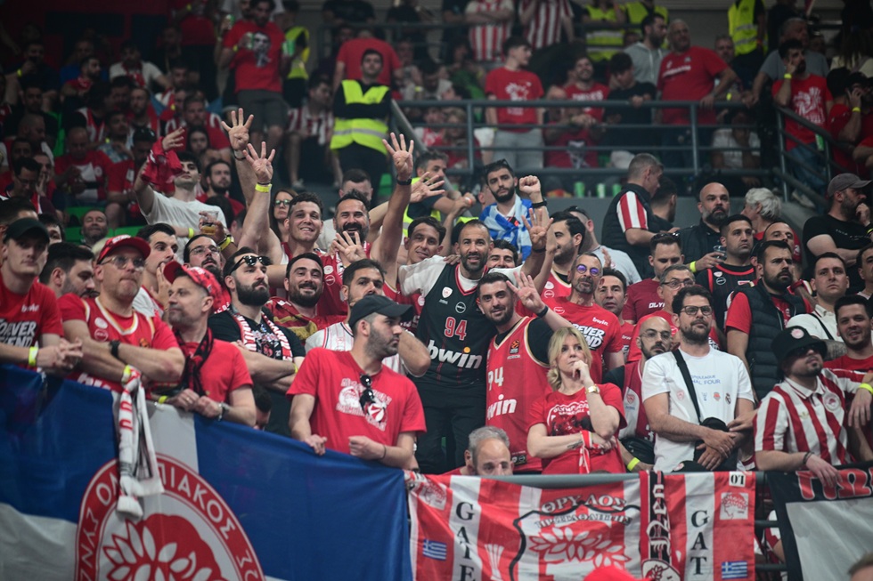 Χαμός στο «Telekom Center» για τους πρωταθλητές Ευρώπης (vids)