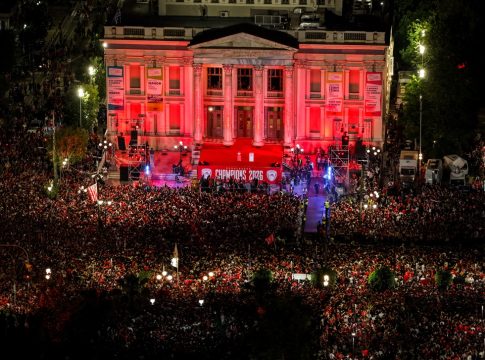 «Το πάρτι της ζωής μας»: Το βίντεο της ΚΑΕ Ολυμπιακός με όσα έγιναν στο Δημοτικό Θέατρο