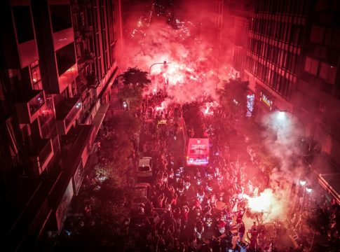 «Εδώ η κουλτούρα είναι διαφορετική»: Αποθέωσε τους πανηγυρισμούς στον Πειραιά η Euroleague (vid)