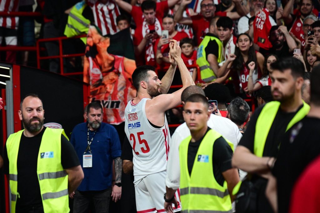 Βροντοφώναξε το ΣΕΦ: «Πίτερς αλάνι για πάντα στο λιμάνι» (vid)