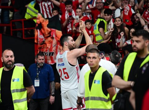 Βροντοφώναξε το ΣΕΦ: «Πίτερς αλάνι για πάντα στο λιμάνι» (vid)
