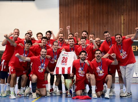 Η απονομή της κούπας στον πρωταθλητή Ολυμπιακό (pics, vid)
