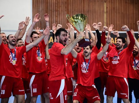 Το «ερυθρόλευκο» γλέντι τίτλου στην έδρα της ΑΕΚ (pics, vid)