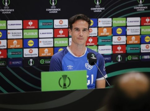 Πέρεθ: «Να διατηρήσουμε την ταυτότητά μας»