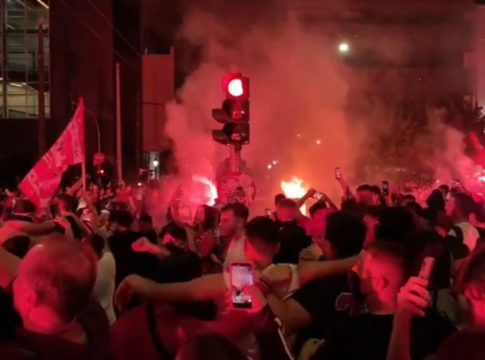 «Τρελό» πάρτι των οπαδών του Ολυμπιακού στο Πασαλιμάνι (vids)