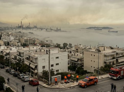 Αττική: Η «αόρατη» απειλή που αναστάτωσε τα νότια προάστιο – Όλο το παρασκήνιο για την έντονη οσμή