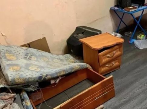 Ρωσία: Γονείς – τέρατα κρατούσαν το 2χρονο παιδί τους μέσα σε φέρετρο και το βασάνιζαν