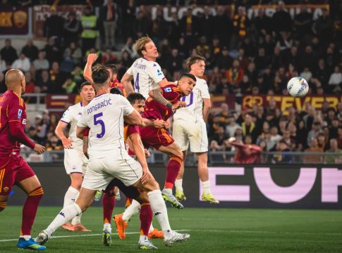 Ρόμα – Φιορεντίνα 4-0: Με «τεσσάρα» συνεχίζουν στο… κατόπι της Κόμο οι Ρωμαίοι