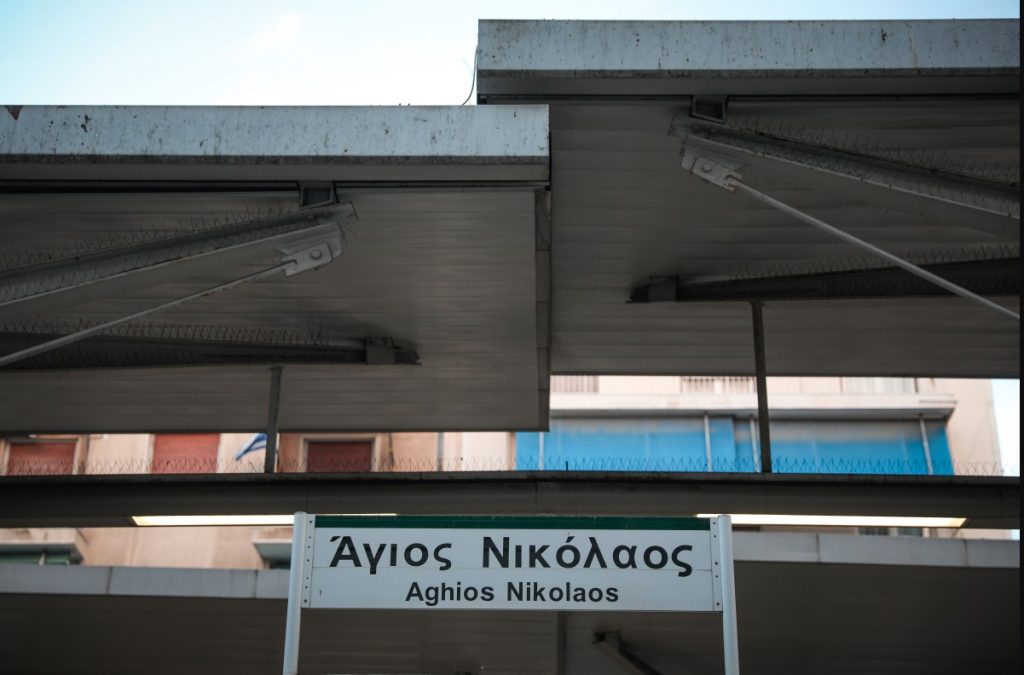 Συρμός του ΗΣΑΠ βγήκε εκτός αποβάθρας – Οι επιβάτες κατέβηκαν στον επόμενο σταθμό