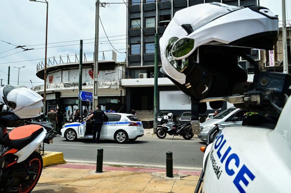 Καλλιθέα: Η στιγμή της σύλληψης του δράστη που πυροβόλησε και τραυμάτισε γυναίκα σε μπαρ