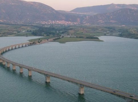 Κοζάνη: Εντοπίστηκε νεκρός άνδρας μέσα σε αυτοκίνητο στη λίμνη Πολυφύτου
