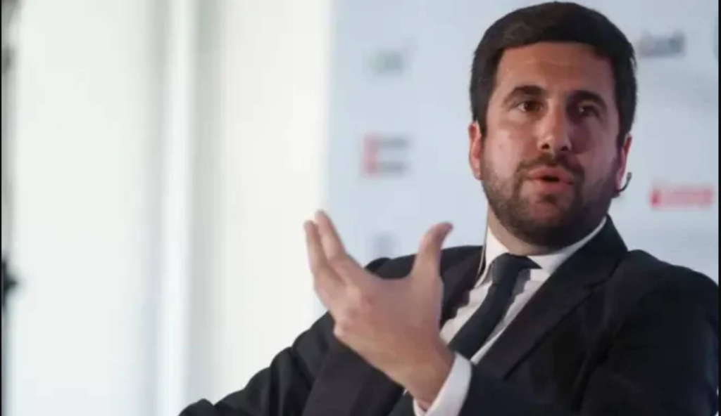 Μπαίνει δυνατά την προεδρία ο Ρικέλμε – «Έχω ήδη υπογράψει δύο διεθνείς αστέρες»
