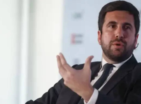 Μπαίνει δυνατά την προεδρία ο Ρικέλμε – «Έχω ήδη υπογράψει δύο διεθνείς αστέρες»