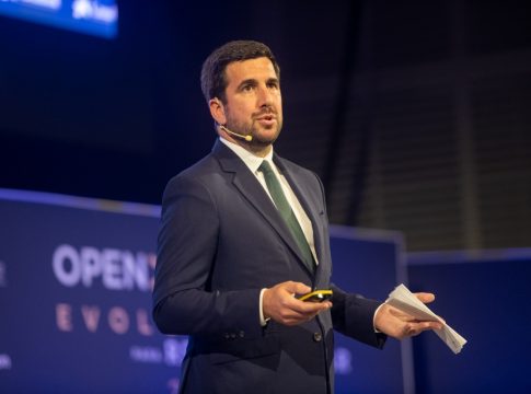 Ενρίκε Ρικέλμε Βίβες: Αυτός είναι ο αντίπαλος του Πέρεθ (pics+vids)