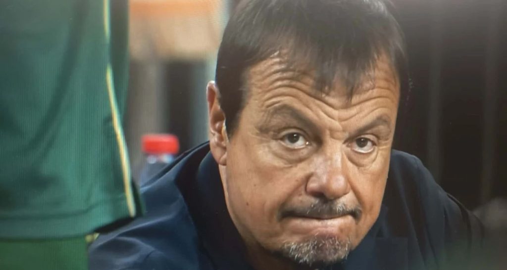 Το… όλο νόημα βλέμμα του Αταμάν μετά το τέλος του ματς