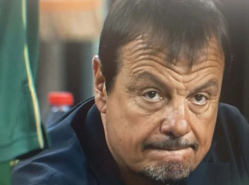 Το… όλο νόημα βλέμμα του Αταμάν μετά το τέλος του ματς