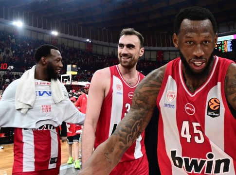 Χολ στο «10» για την τρομερή κίνηση με Μιλουτίνοφ: «Απολαμβάνω να κάνω χαρούμενους τους συμπαίκτες μου»