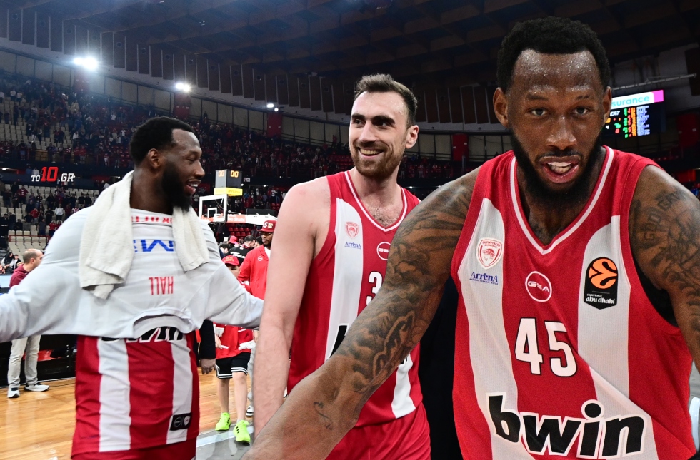 Χολ στο «10» για την τρομερή κίνηση με Μιλουτίνοφ: «Απολαμβάνω να κάνω χαρούμενους τους συμπαίκτες μου»