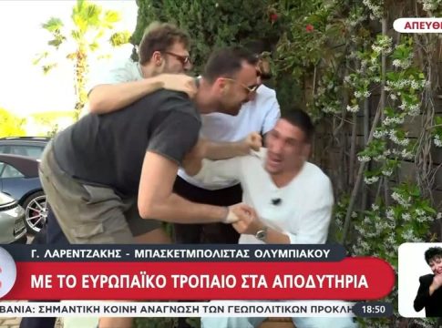 Έπος: Ο Λαρεντζάκης δέχθηκε… ντου από τους συμπαίκτες του την ώρα που έδινε συνέντευξη (vid)