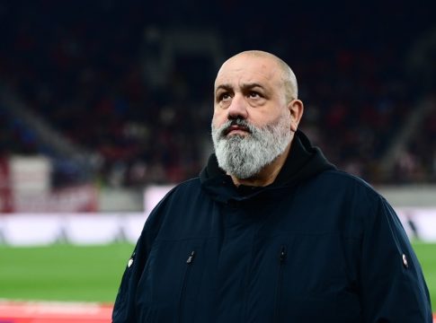 Ο Καραπαπάς ανέβασε τον Μπαρτζώκα με την κούπα της Euroleague στο ΟΑΚΑ (pic)