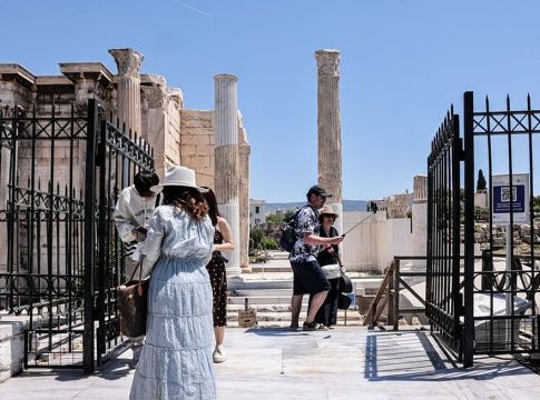 Καιρός: Καλοκαιράκι από Δευτέρα – Πάνω από τους 30 βαθμούς η θερμοκρασία