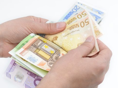 ΟΠΕΚΑ: Πότε πληρώνονται τα κοινωνικά επιδόματα Μαΐου