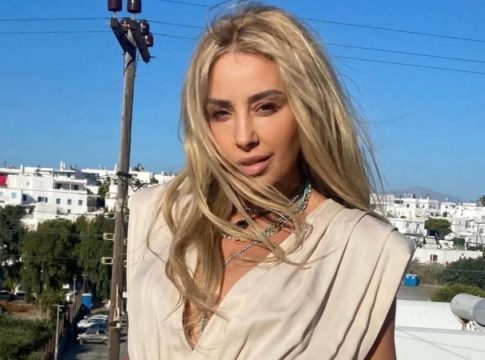 Γωγώ Μαστροκώστα: Η κουμπάρα της εύχεται «να κάνει ένα θαύμα ο Θεός γιατί της αξίζει»