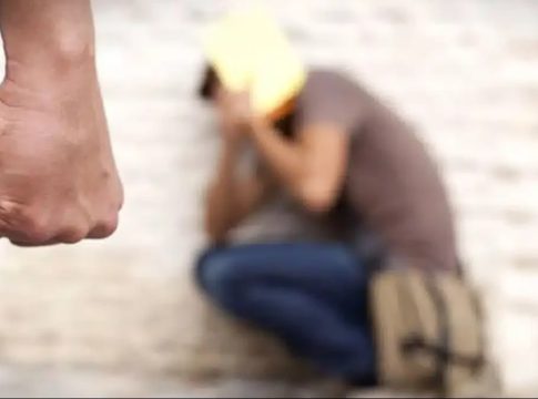 Σοκαριστικές εικόνες: Ξυλοκόπησαν μέχρι θανάτου άστεγο