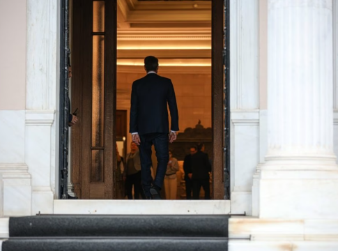 Κωδικός «Όλα στο… σκοτάδι» από Μαξίμου: Μπλόκο σε προανακριτική ΟΠΕΚΕΠΕ – Το ίδιο σχεδιάζει και για εξεταστική υποκλοπών